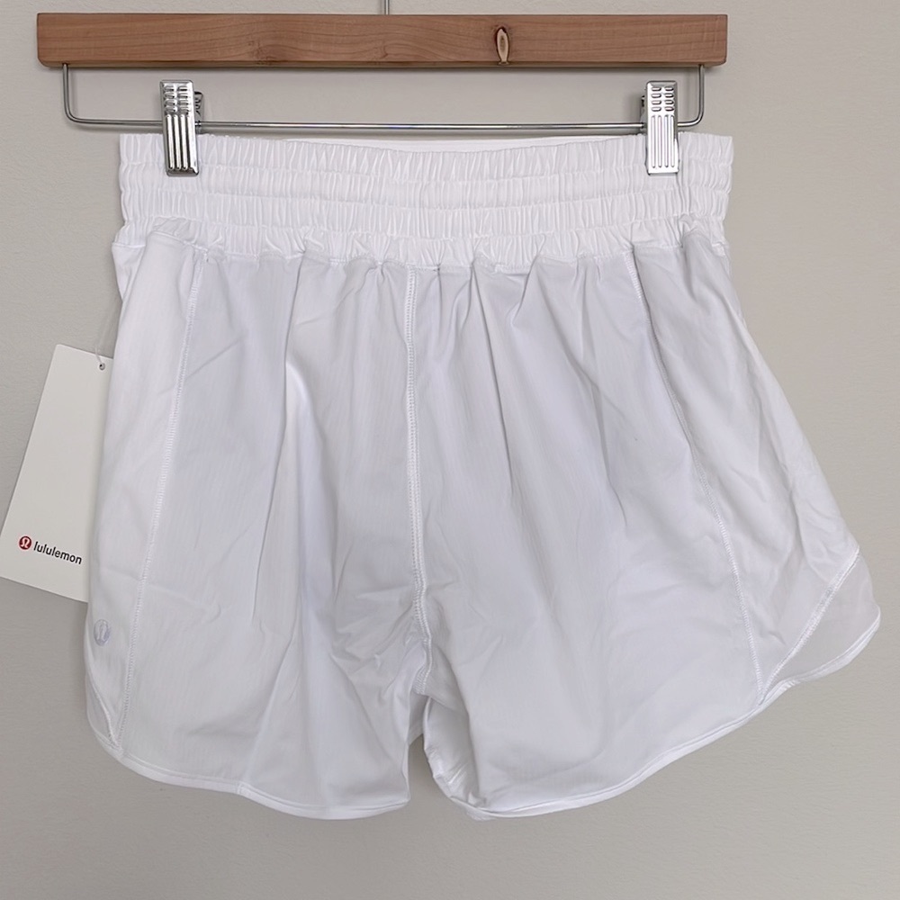 NWT Lululemon Hotty Hot High-Rise Short 4" Lined White Size 6 - Picture 3 of 12